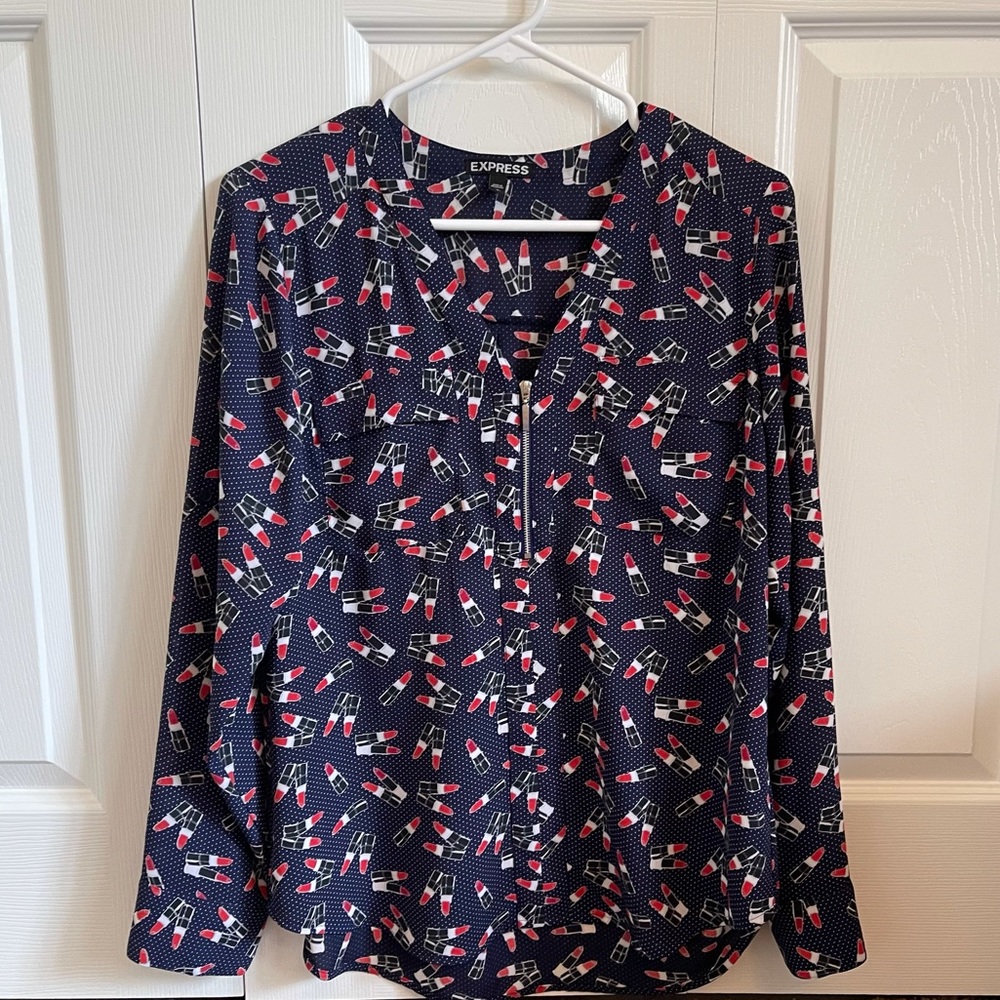 Women’s Express Business Lipstick Print Blouse